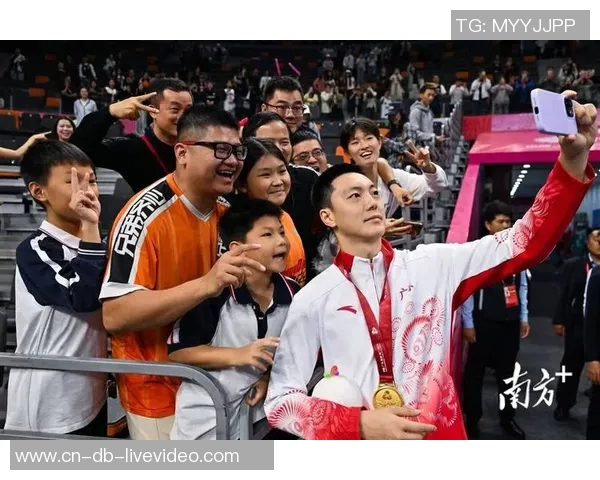 胡明轩重返新疆激情满满生日之夜对决家乡队期待无限